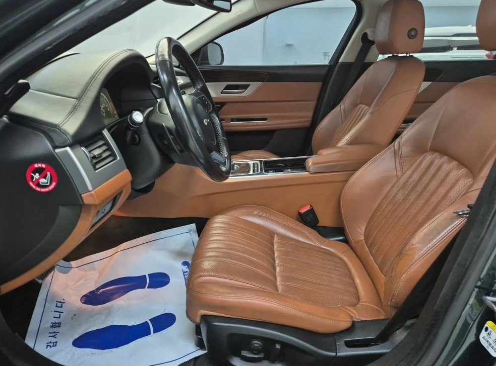 재규어 XF 2.0D 포트폴리오 AWD 사진 11