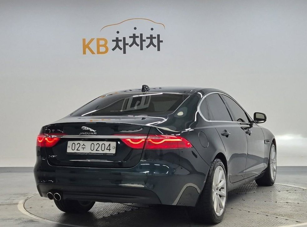재규어 XF 2.0D 포트폴리오 AWD 사진 3