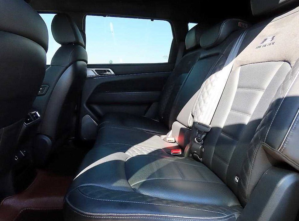 KG모빌리티(쌍용)  렉스턴 디젤 2.2 4WD 더 블랙 사진 6