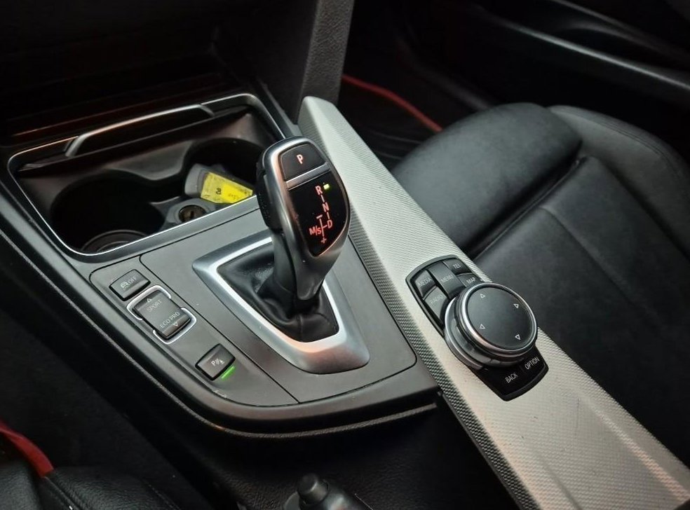 BMW 3시리즈 320d M 스포츠 사진 11