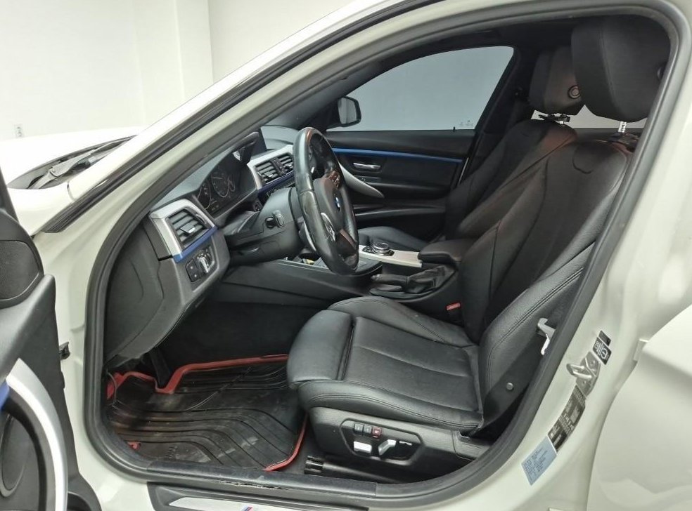 BMW 3시리즈 320d M 스포츠 사진 8