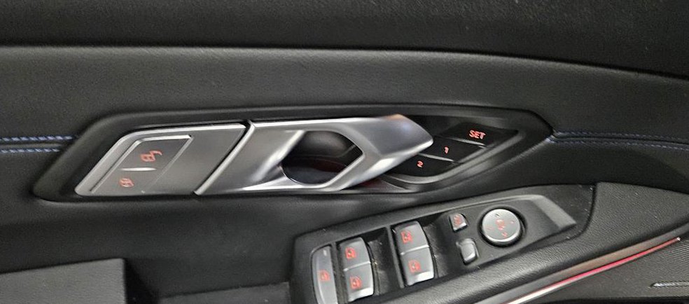 BMW 3시리즈 320i M 스포츠 사진 13