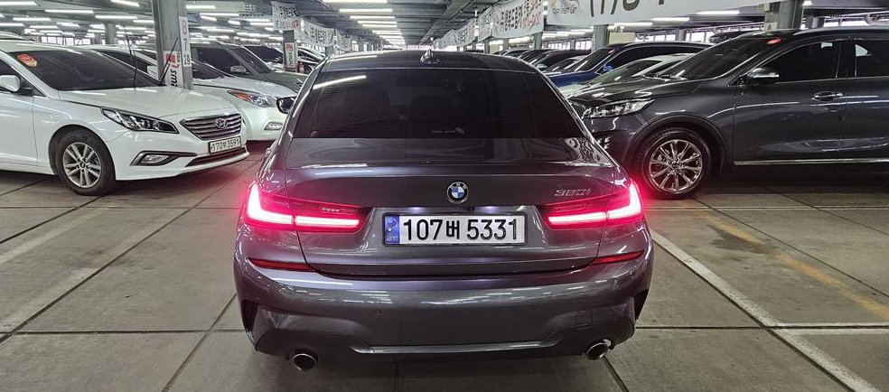 BMW 3시리즈 320i M 스포츠 사진 3