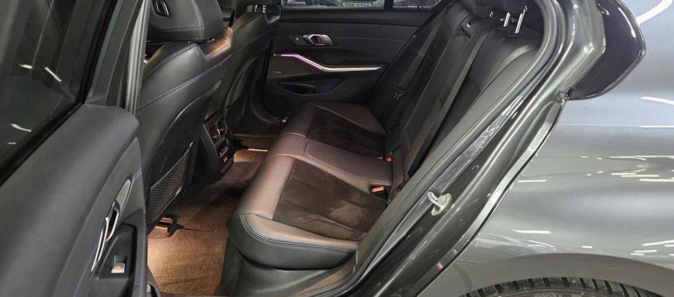 BMW 3시리즈 320i M 스포츠 사진 9