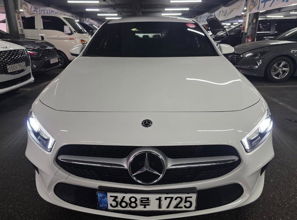 벤츠 A 클래스 A220 세단 사진 2