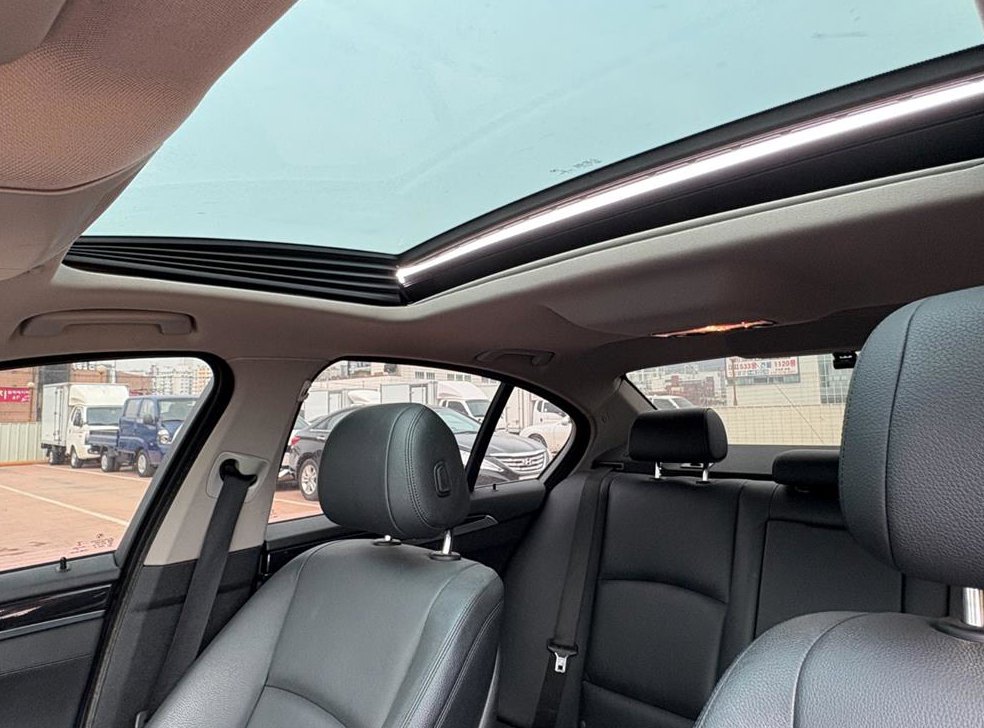 BMW 5시리즈 520d M 에어로다이나믹 사진 12