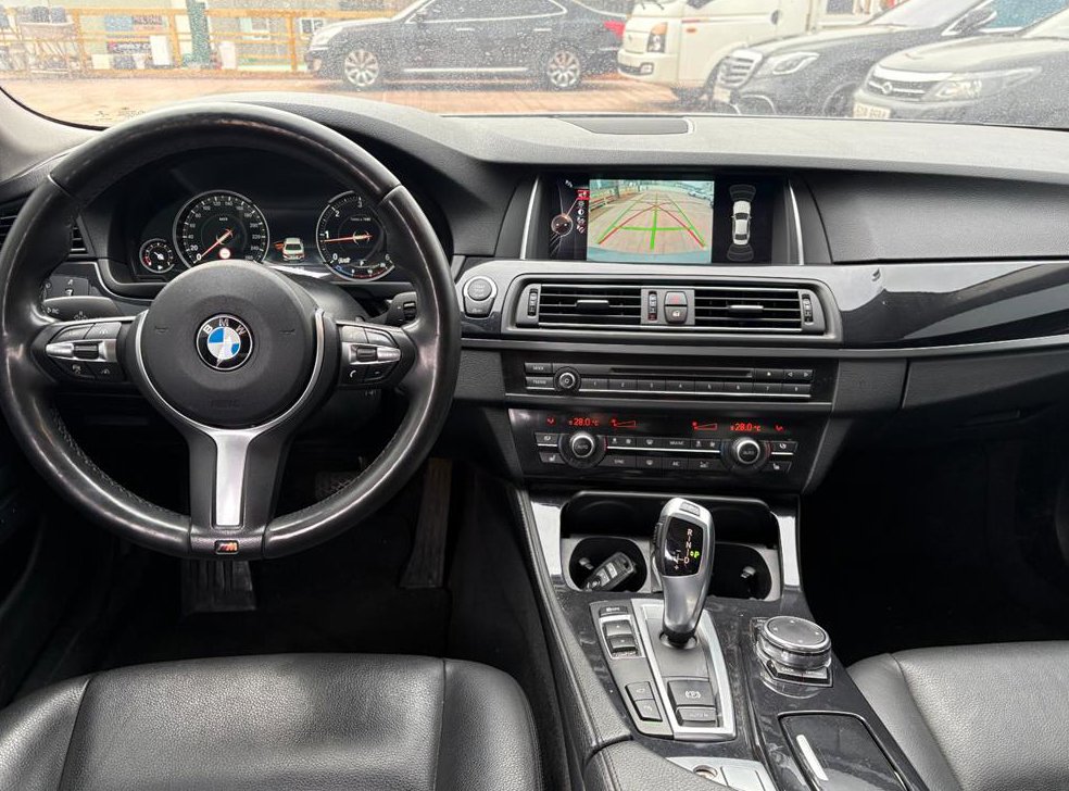 BMW 5시리즈 520d M 에어로다이나믹 사진 5