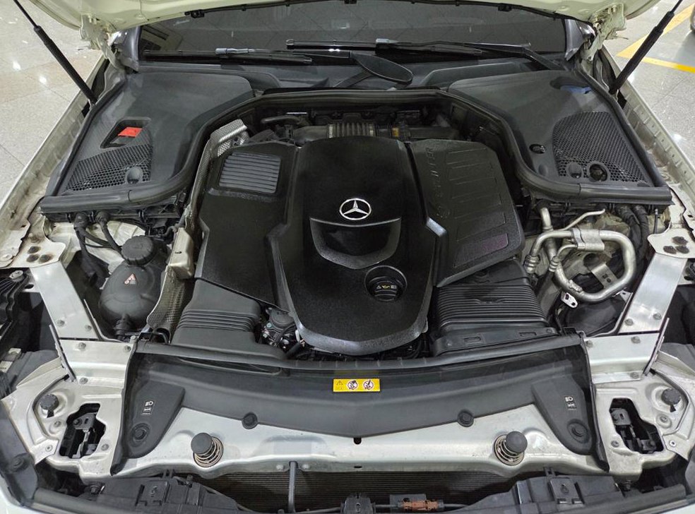 벤츠 CLS 클래스 CLS 400d 4MATIC AMG Line 사진 18