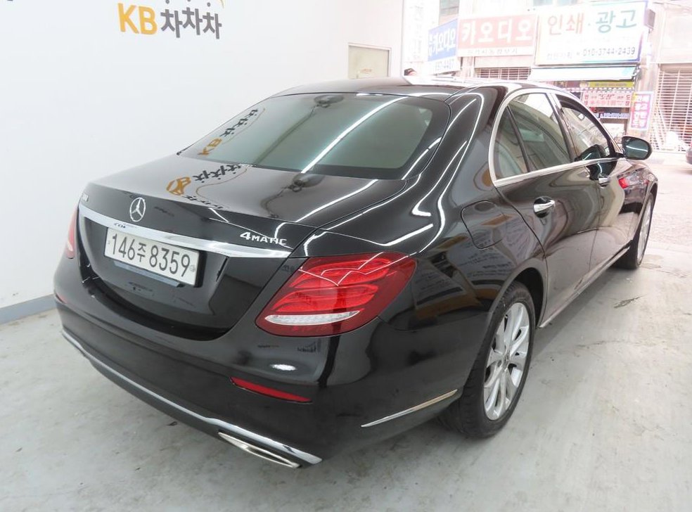벤츠 E 클래스 E300 4MATIC 아방가르드 사진 3