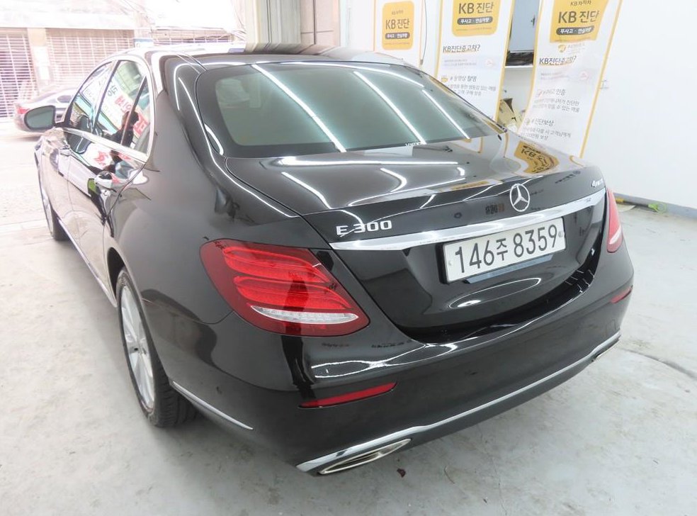 벤츠 E 클래스 E300 4MATIC 아방가르드 사진 4