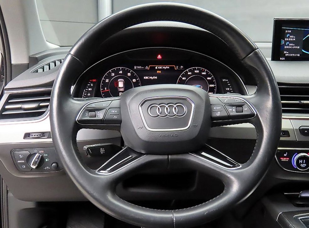 아우디 Q7 45 TFSI 콰트로 사진 9