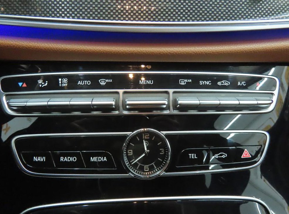 벤츠 E 클래스 E300 4MATIC AMG LINE 사진 11
