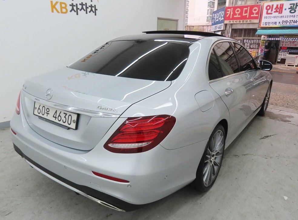 벤츠 E 클래스 E300 4MATIC AMG LINE 사진 3