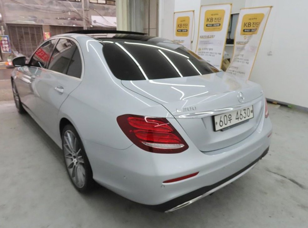 벤츠 E 클래스 E300 4MATIC AMG LINE 사진 4