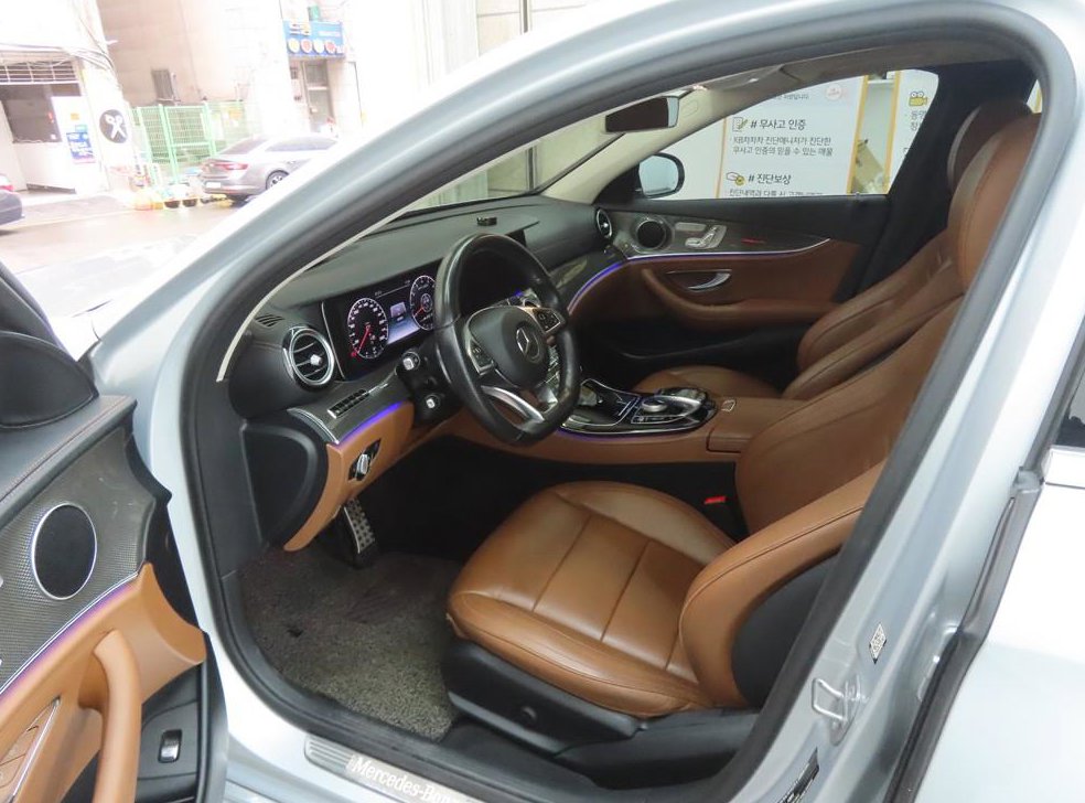 벤츠 E 클래스 E300 4MATIC AMG LINE 사진 5