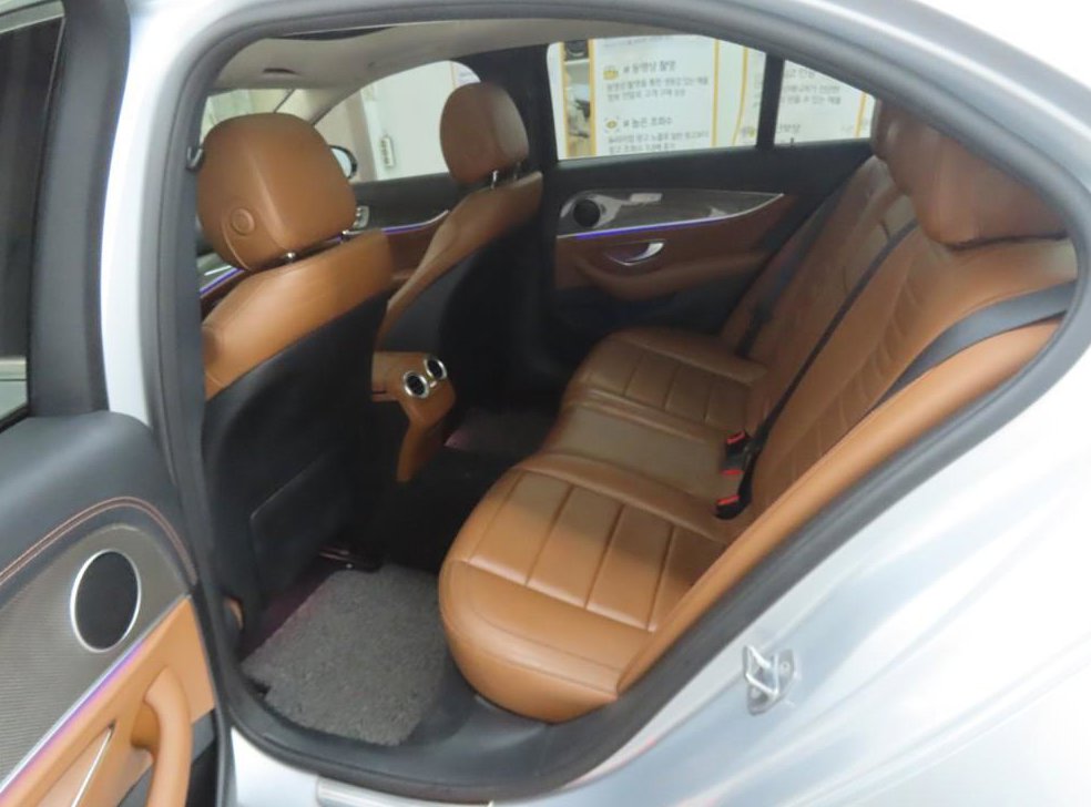 벤츠 E 클래스 E300 4MATIC AMG LINE 사진 6