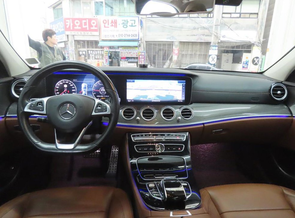 벤츠 E 클래스 E300 4MATIC AMG LINE 사진 7