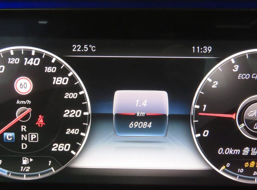 벤츠 E 클래스 E300 4MATIC AMG LINE 사진 8