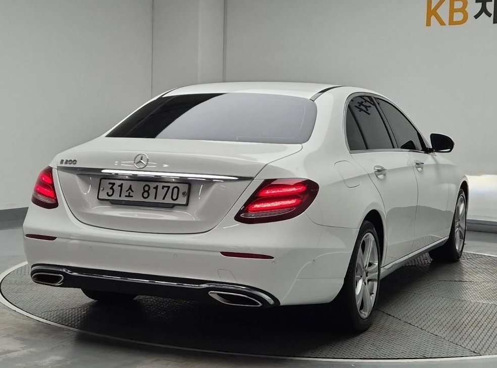 벤츠 E 클래스 E200 아방가르드 사진 3