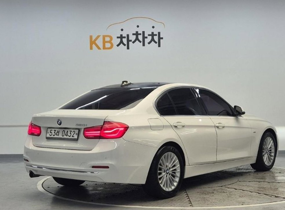 BMW 3시리즈 320i 럭셔리 사진 3