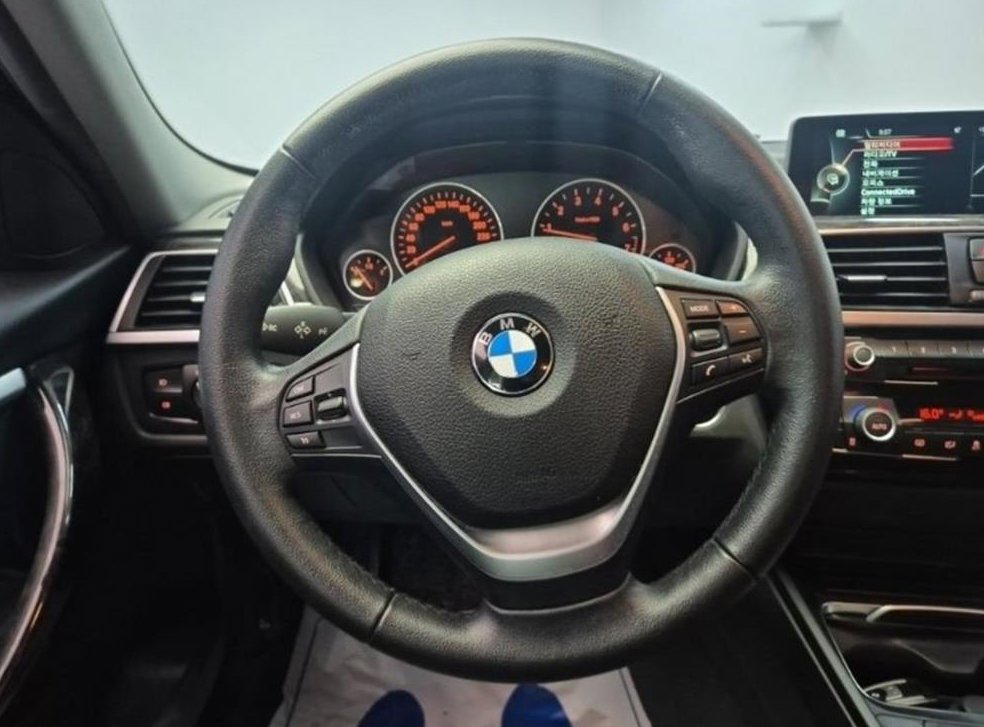 BMW 3시리즈 320i 럭셔리 사진 9