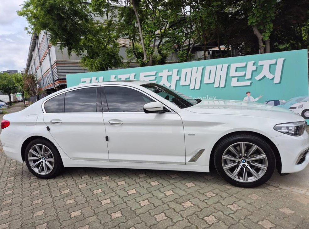 BMW 5시리즈 520i 럭셔리 사진 3