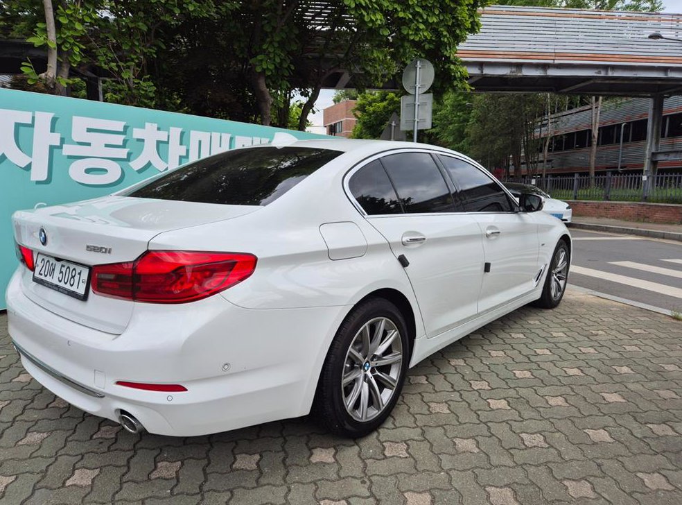 BMW 5시리즈 520i 럭셔리 사진 4