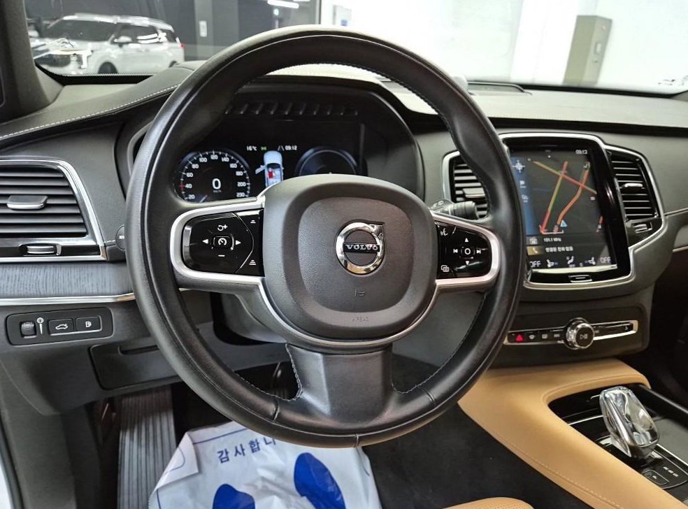 볼보 XC90 2.0 T8 AWD 사진 8