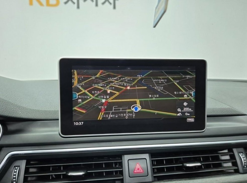 아우디 A4 40 TFSI 프리미엄 사진 10