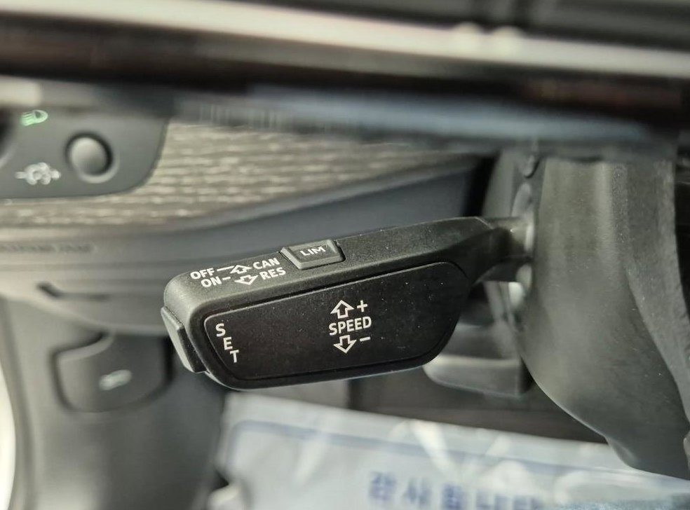 아우디 A4 40 TFSI 프리미엄 사진 12
