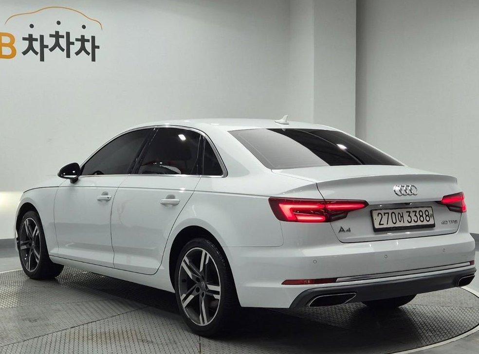아우디 A4 40 TFSI 프리미엄 사진 2