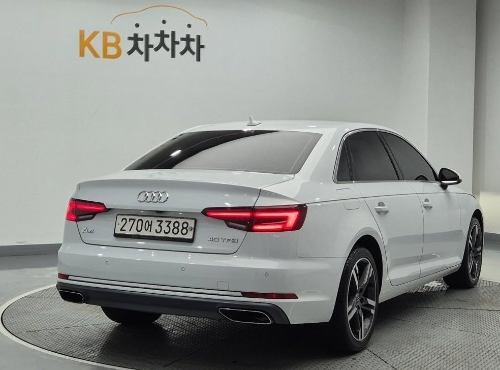 아우디 A4 40 TFSI 프리미엄 사진 4