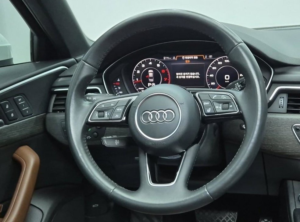 아우디 A4 40 TFSI 프리미엄 사진 6