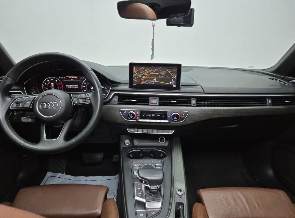아우디 A4 40 TFSI 프리미엄 사진 7