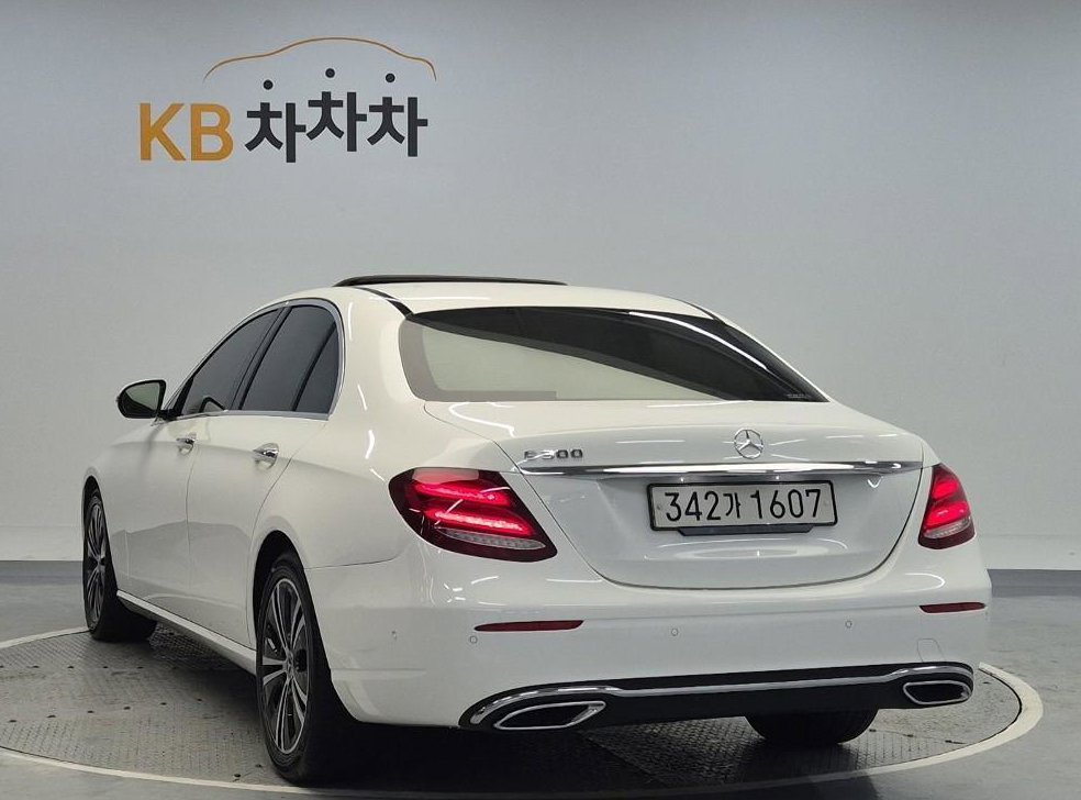 벤츠 E 클래스 E300 아방가르드 사진 2