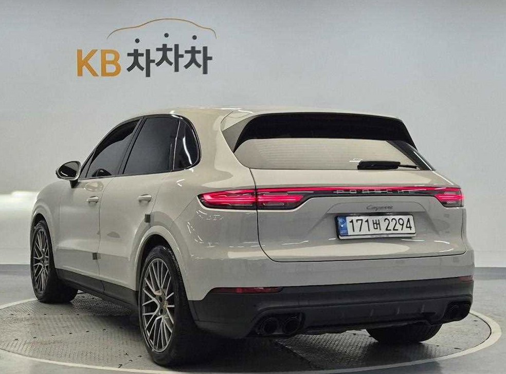 포르쉐 카이엔 3.0 플래티넘 에디션 사진 2