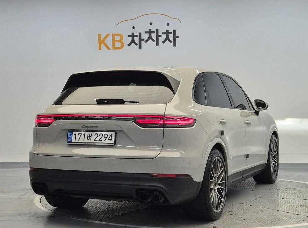 포르쉐 카이엔 3.0 플래티넘 에디션 사진 3
