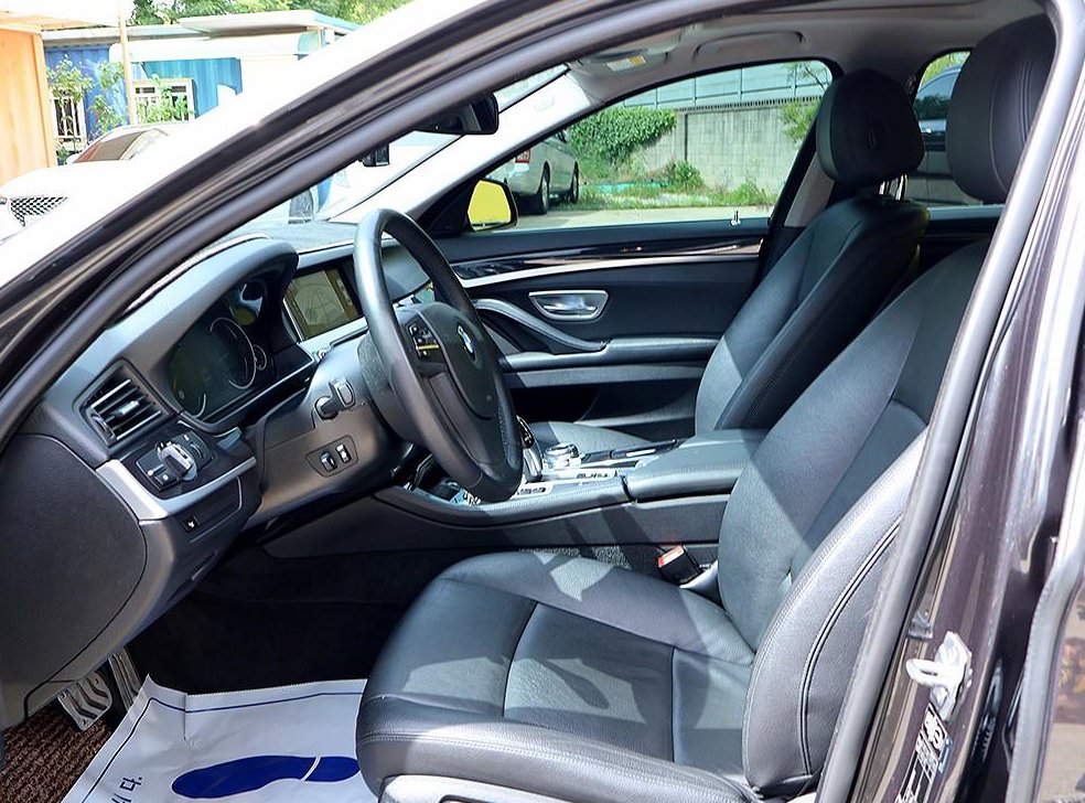 BMW 5시리즈 520d xDrive 사진 12