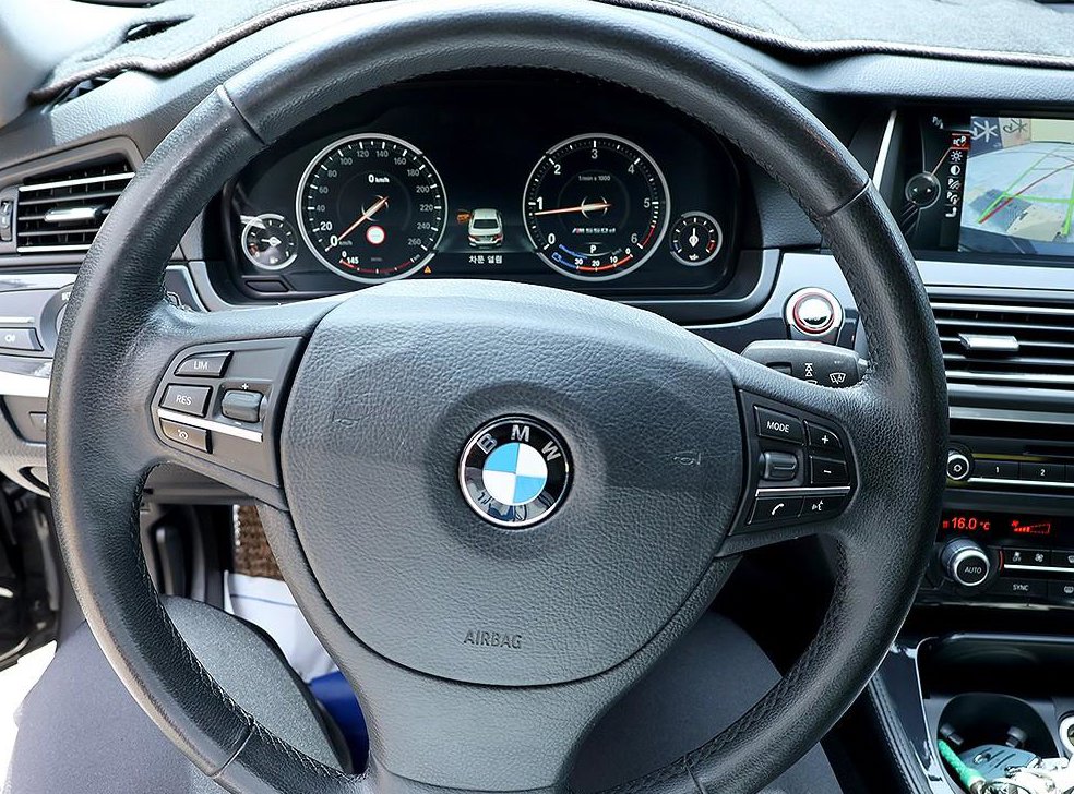 BMW 5시리즈 520d xDrive 사진 8