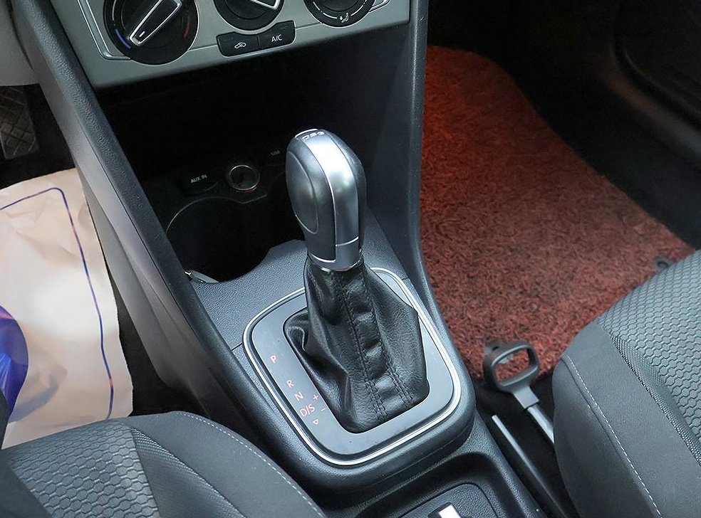 폭스바겐 폴로 1.4 TDI 블루모션 R-LINE 사진 10