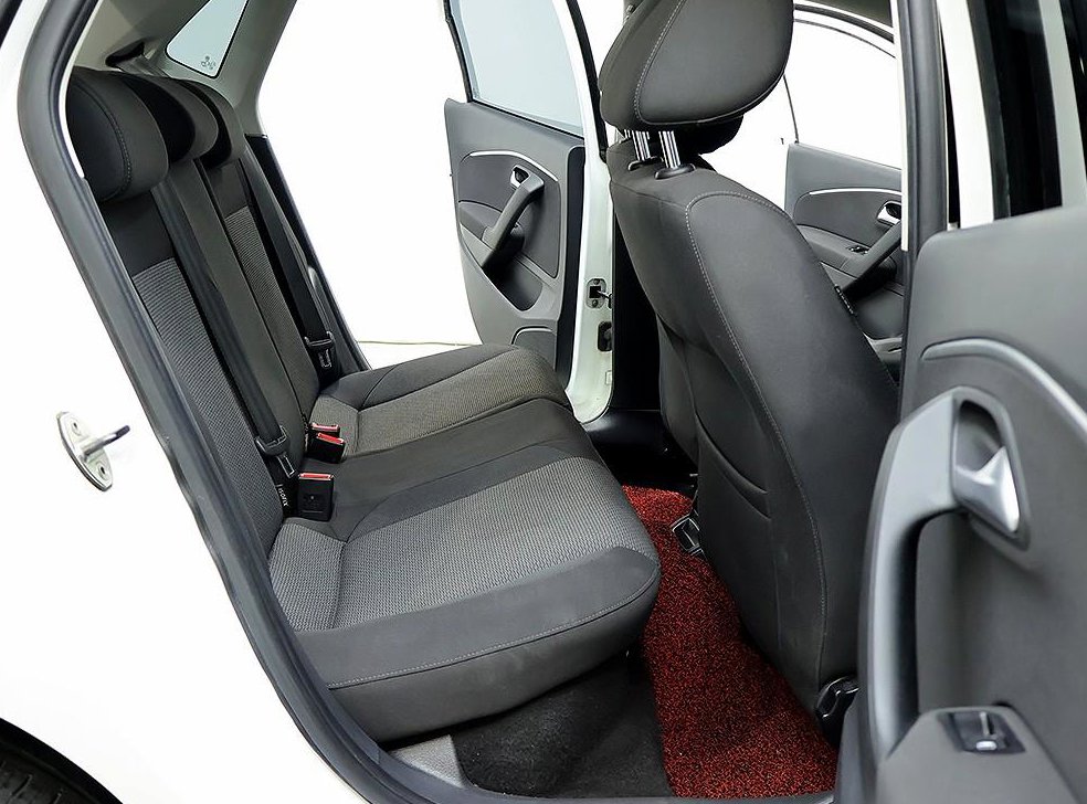 폭스바겐 폴로 1.4 TDI 블루모션 R-LINE 사진 12