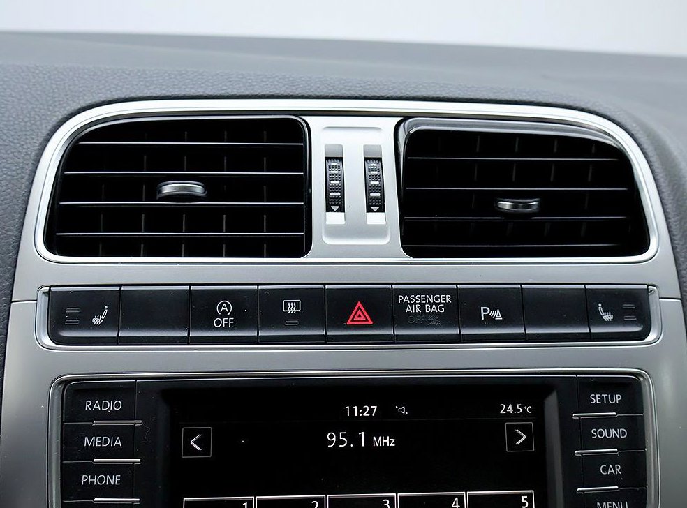 폭스바겐 폴로 1.4 TDI 블루모션 R-LINE 사진 16