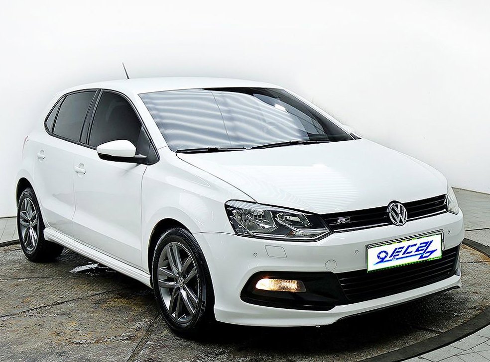 폭스바겐 폴로 1.4 TDI 블루모션 R-LINE 사진 2