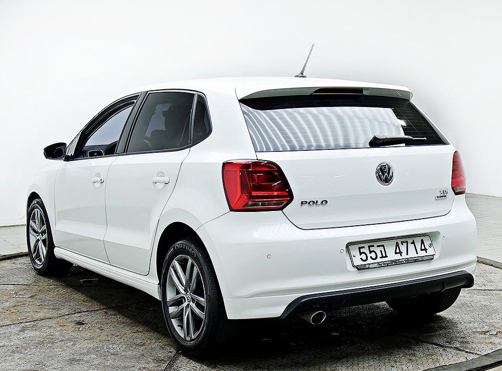 폭스바겐 폴로 1.4 TDI 블루모션 R-LINE 사진 4