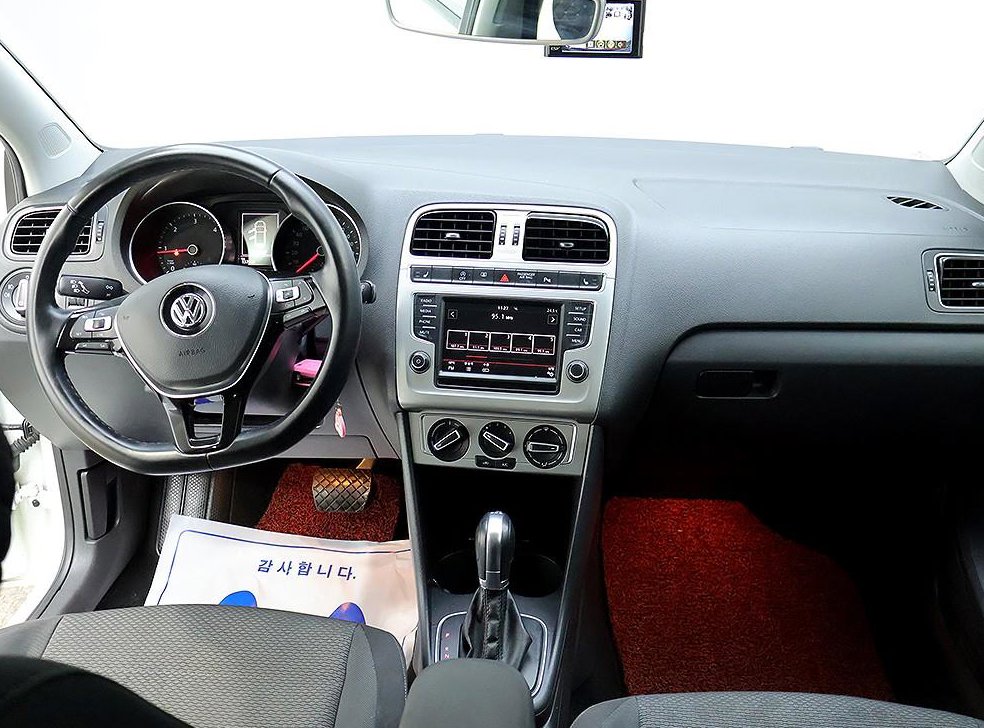폭스바겐 폴로 1.4 TDI 블루모션 R-LINE 사진 5
