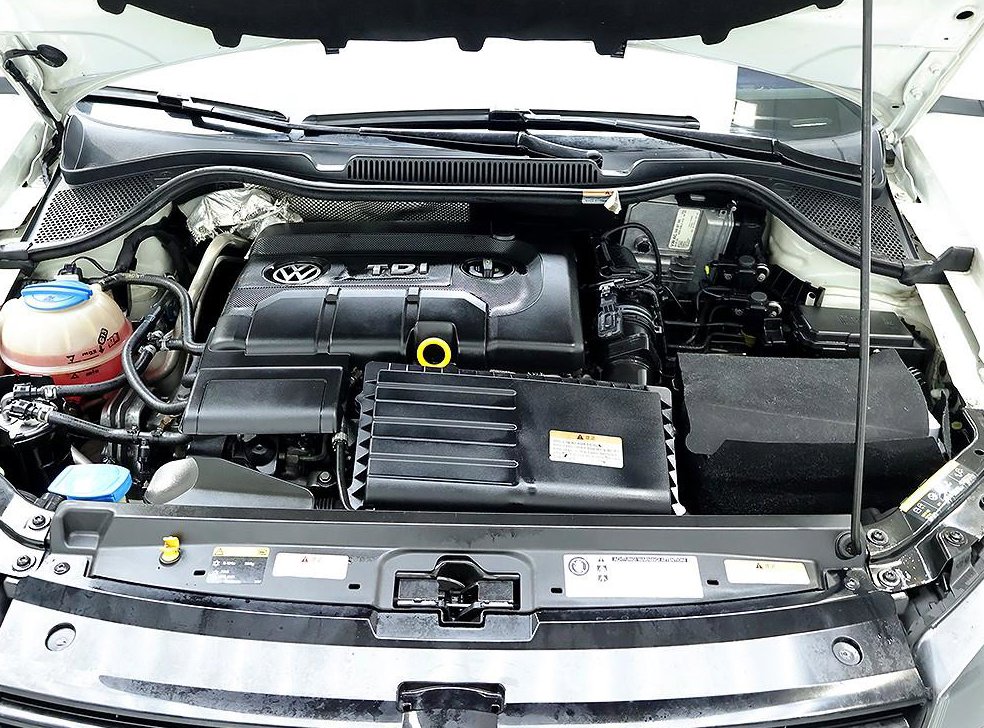 폭스바겐 폴로 1.4 TDI 블루모션 R-LINE 사진 7
