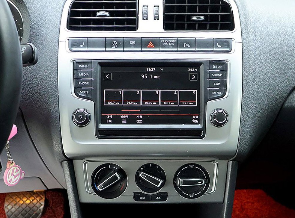 폭스바겐 폴로 1.4 TDI 블루모션 R-LINE 사진 9