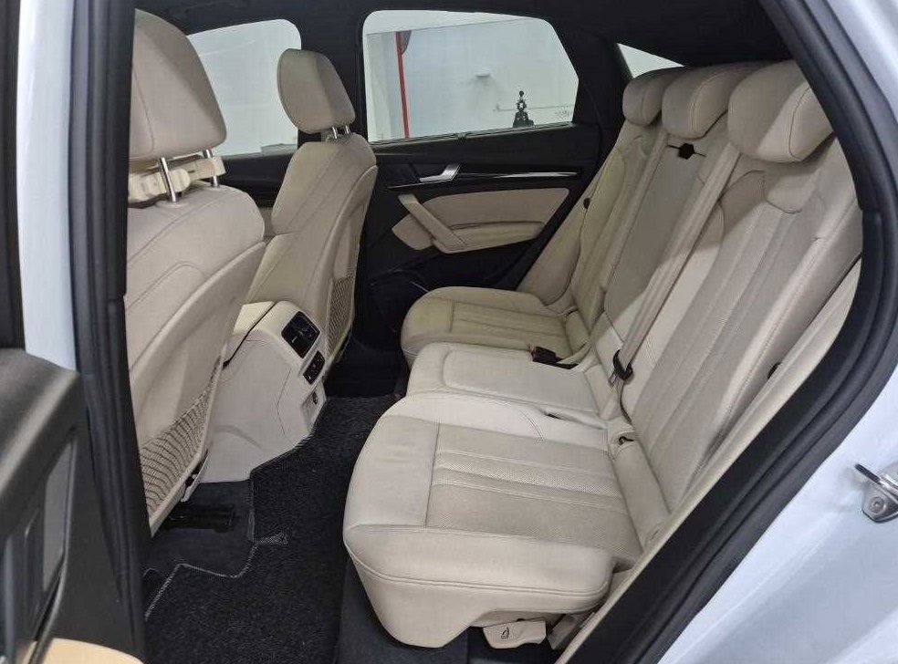 아우디 Q5 45 TFSI 콰트로 프리미엄 스포트백 사진 12