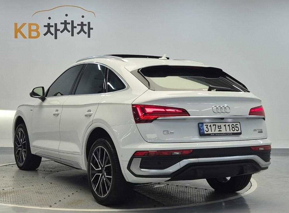 아우디 Q5 45 TFSI 콰트로 프리미엄 스포트백 사진 2