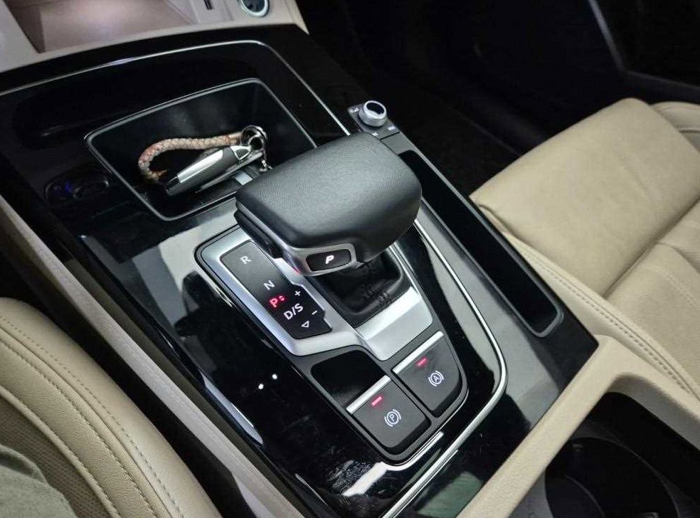 아우디 Q5 45 TFSI 콰트로 프리미엄 스포트백 사진 8